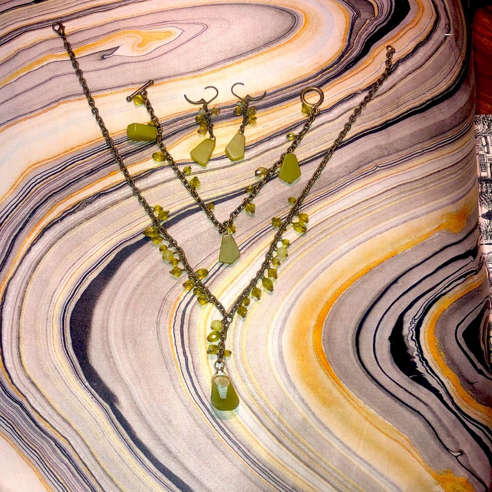 Jewelry Set 5 Pc. 2 Earrings. 1 Bracelette. 1 Necklace.  Gorgeous!